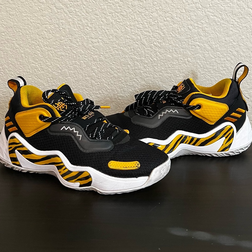 adidas D.O.N. Issue #3 Basketball Shoes